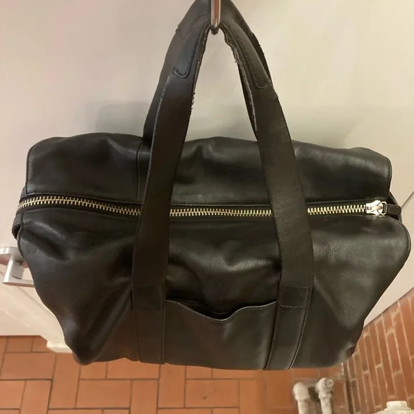 100% Aritzia Six Eleven Mc Duffle Large Leather Bag - Picture 4 of 9